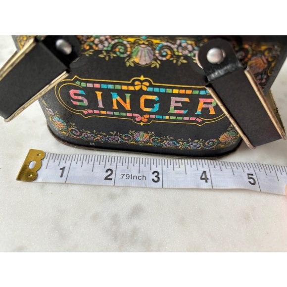 Vintage Singer Sewing Tin – Retro Floral Craft Storage Box for Notions or Decor - Picture 6 of 6